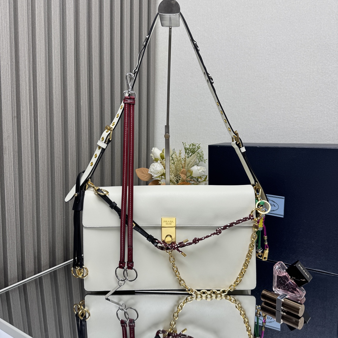 Prada 03659