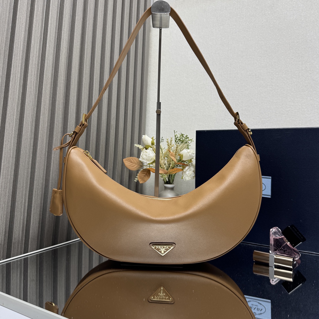 Prada 03749