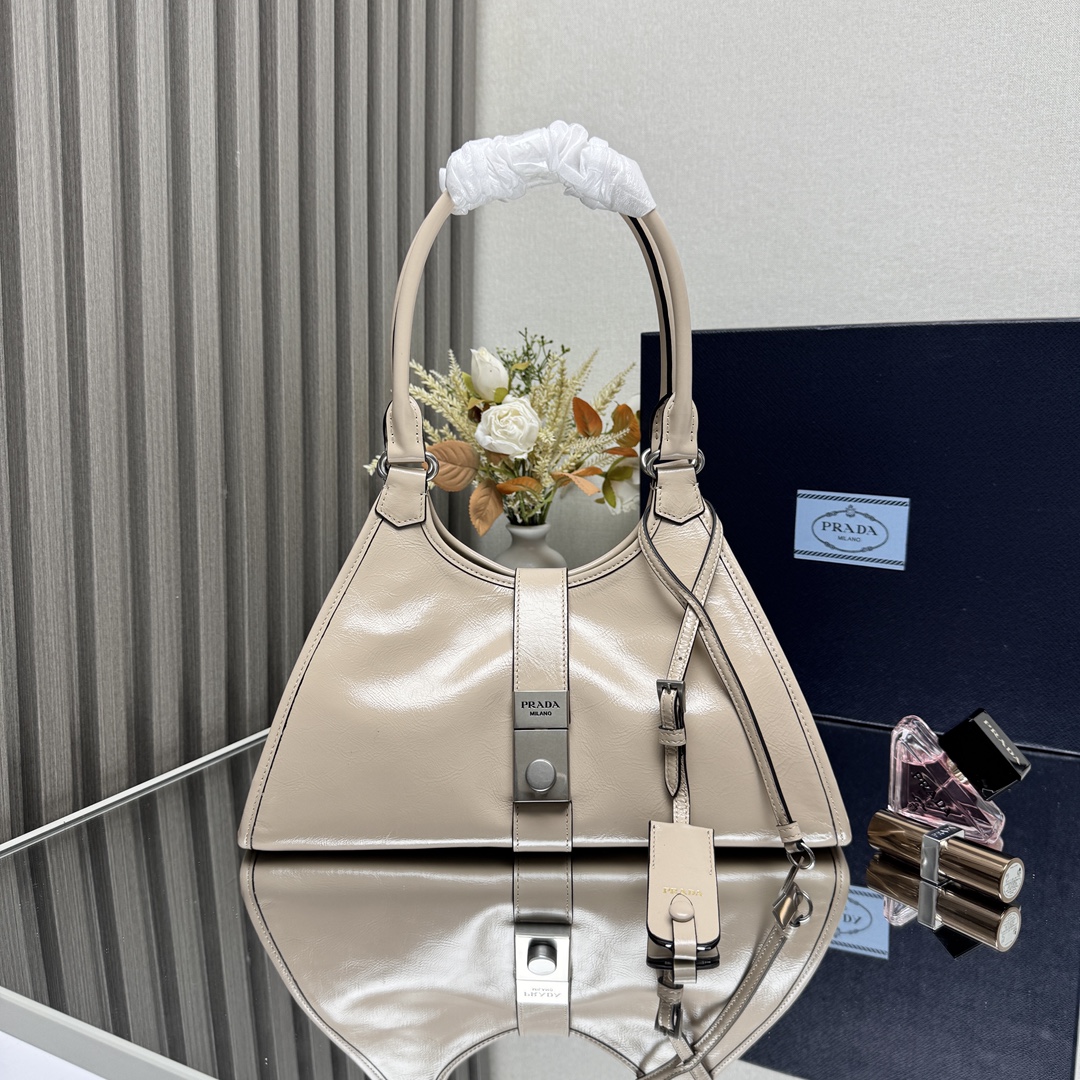 Prada 03749