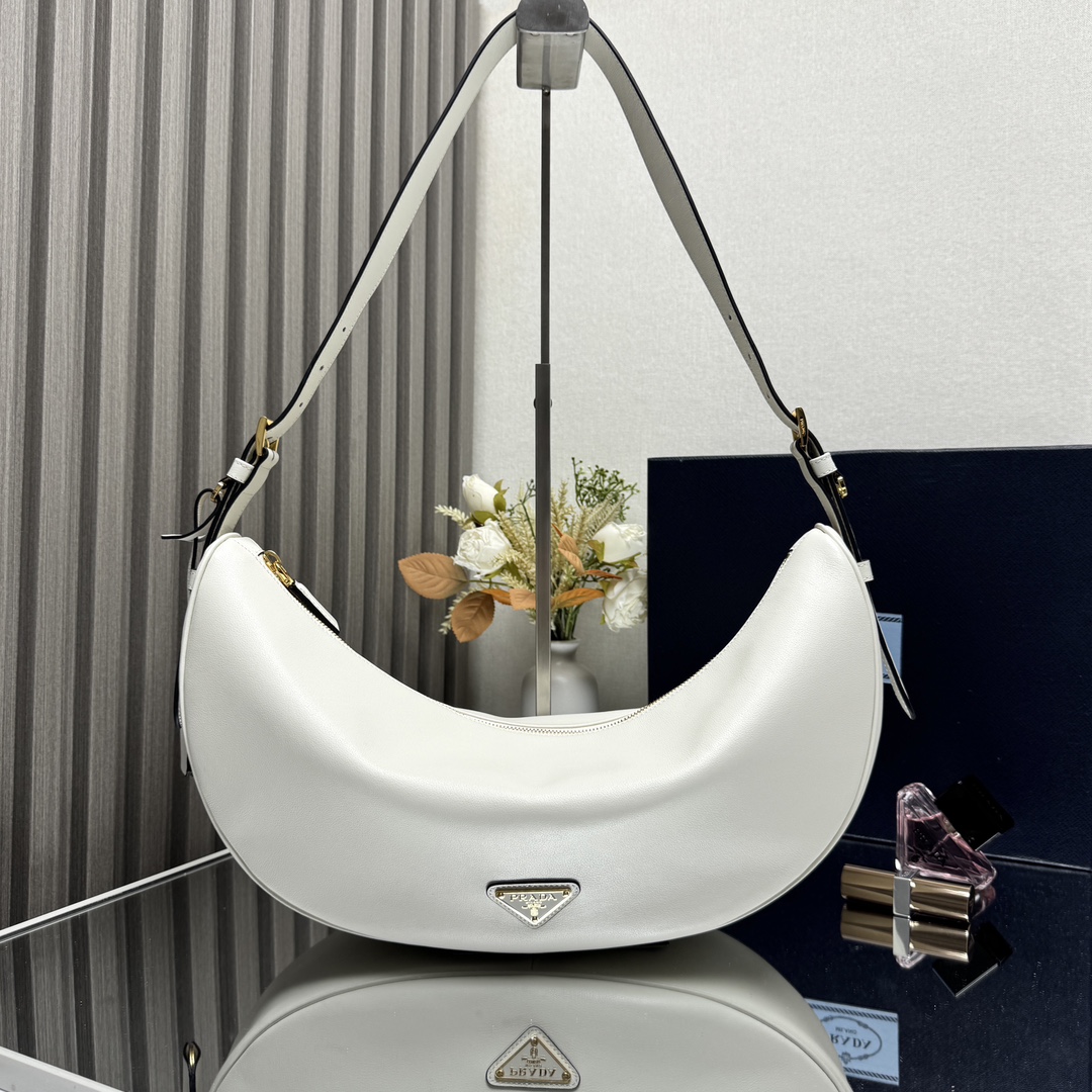 Prada 03759