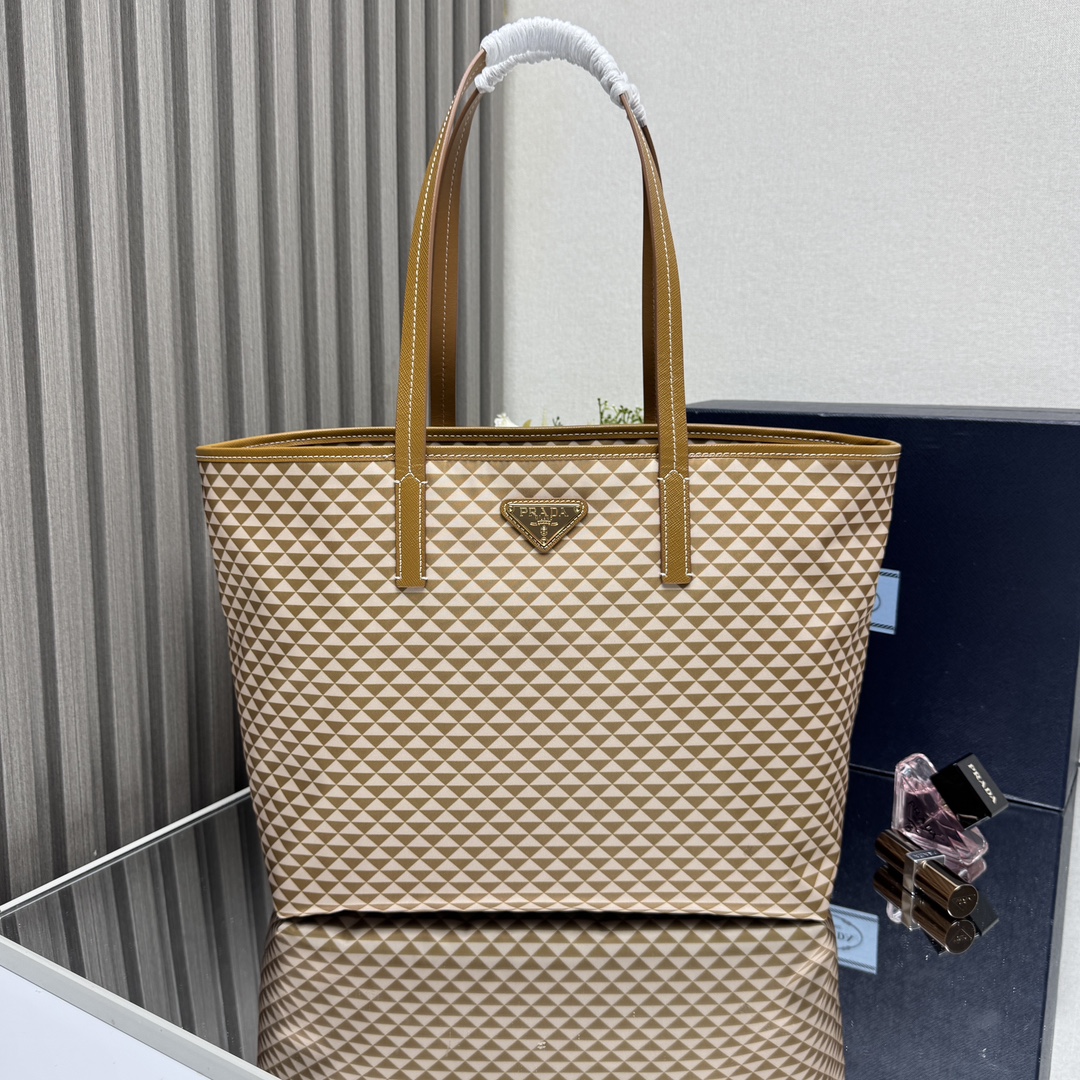 Prada 03779