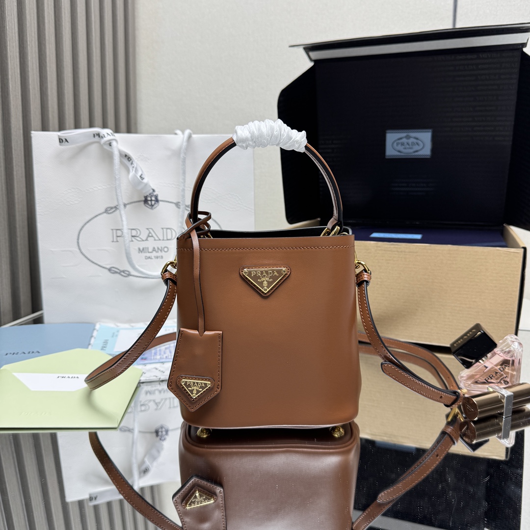 Prada 03789