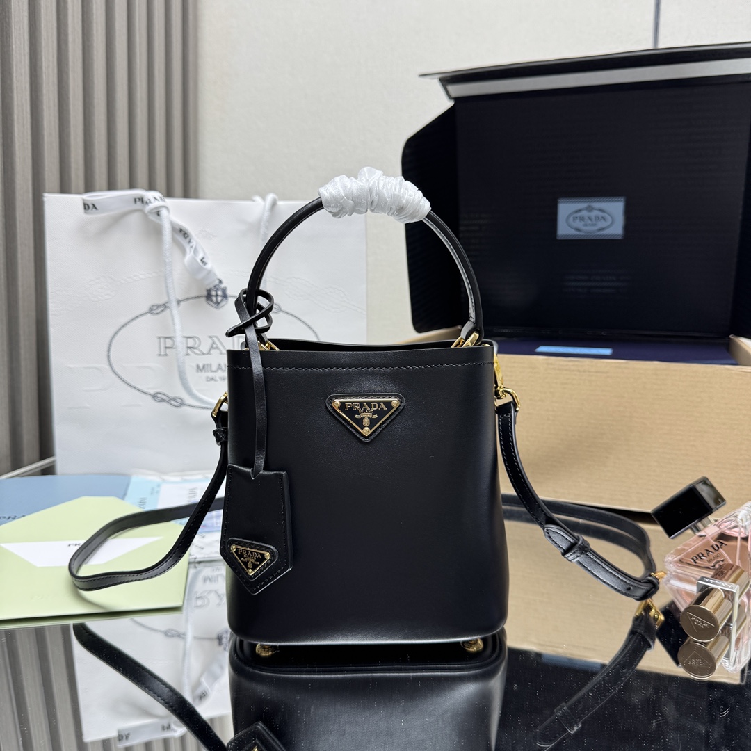 Prada 03799