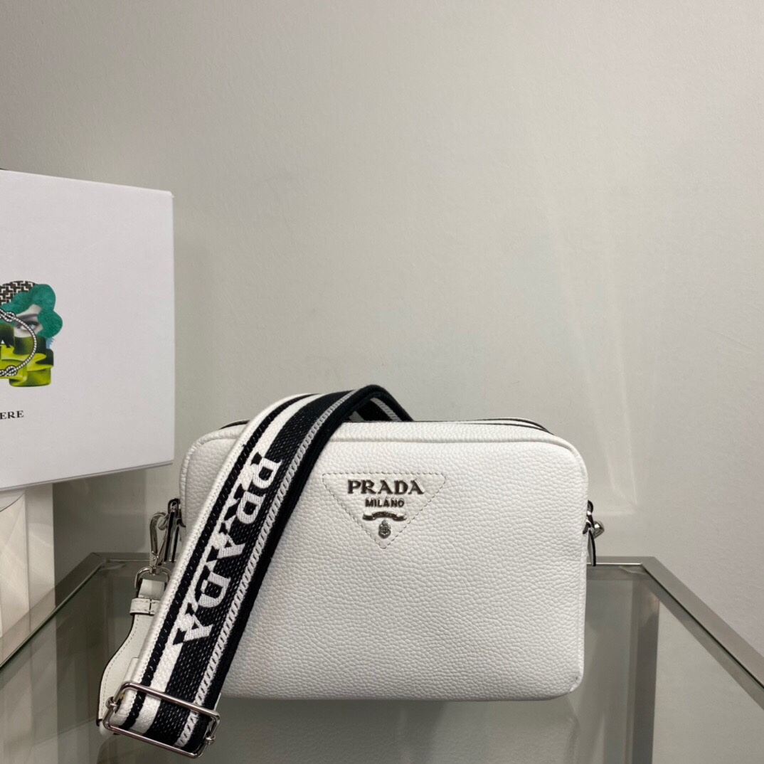 Prada 04869