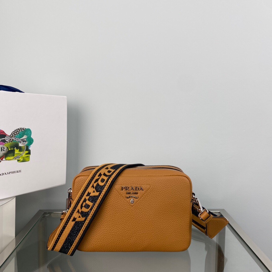 Prada 04879