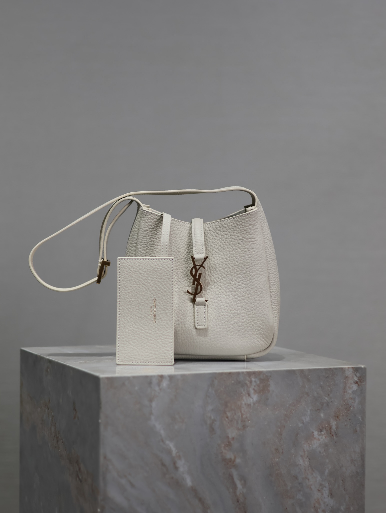 YSL  00039