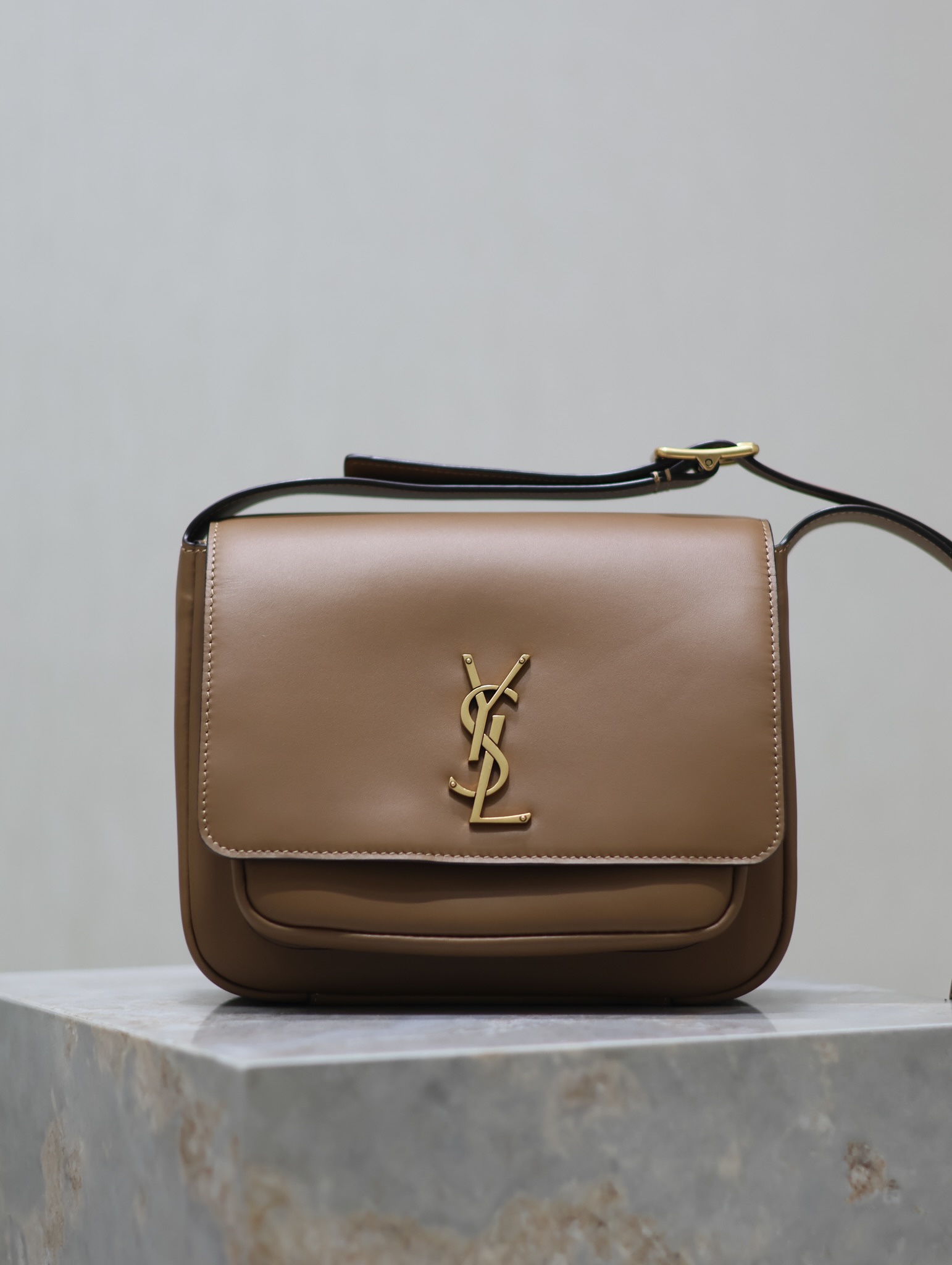 YSL  00069
