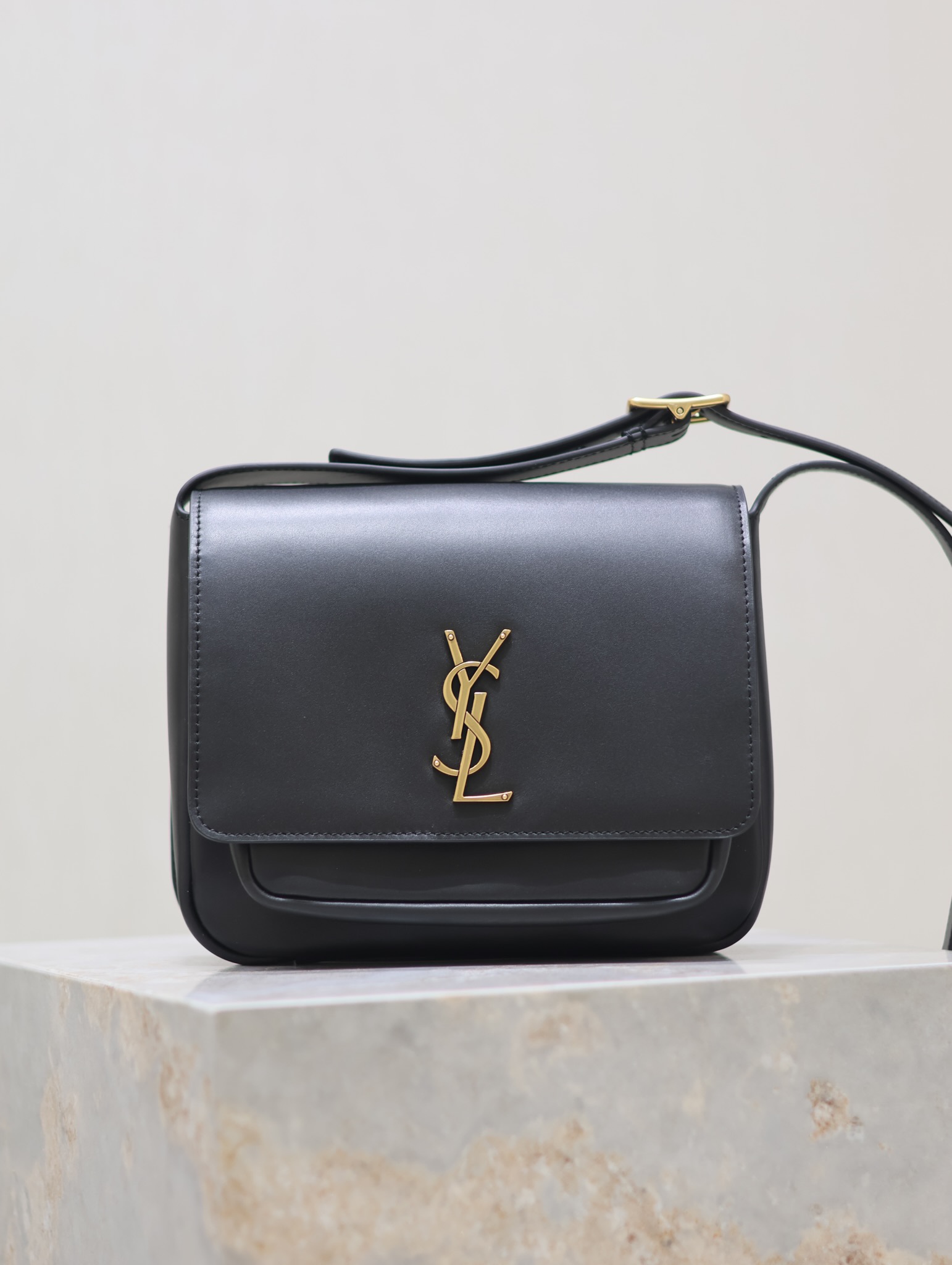 YSL  00079