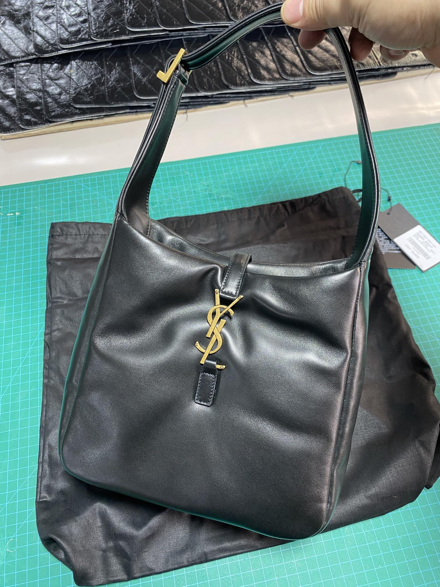 YSL 00129
