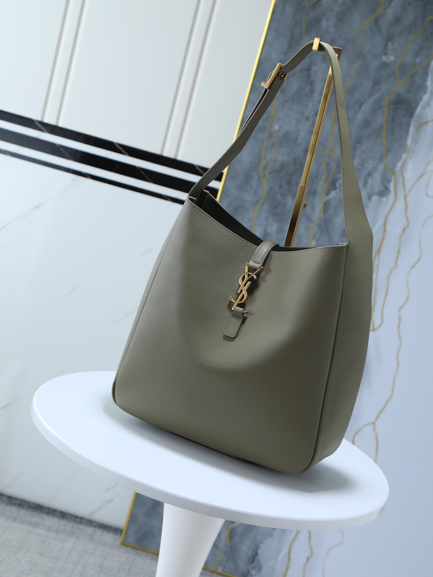 YSL  00539