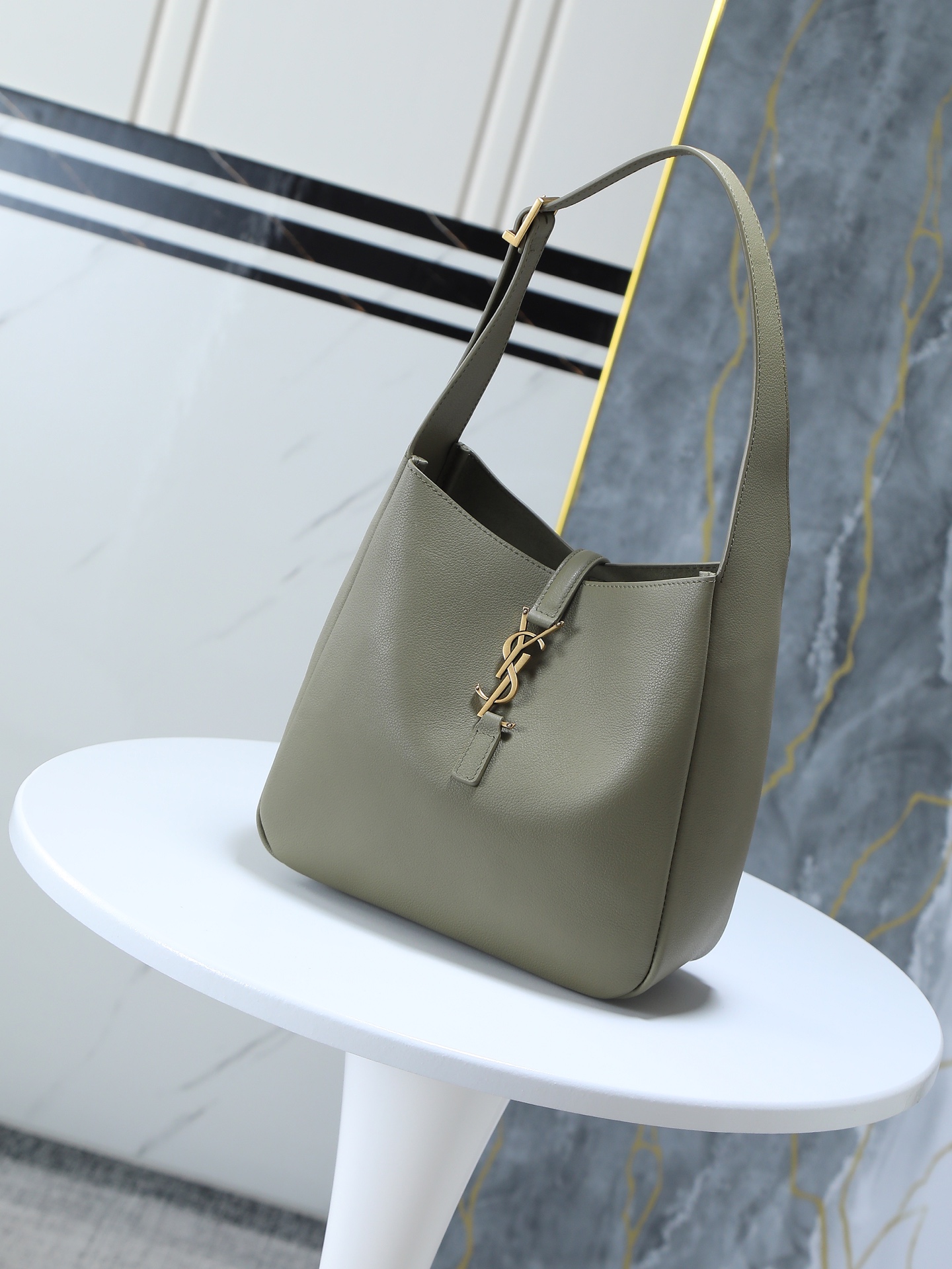 YSL  00549