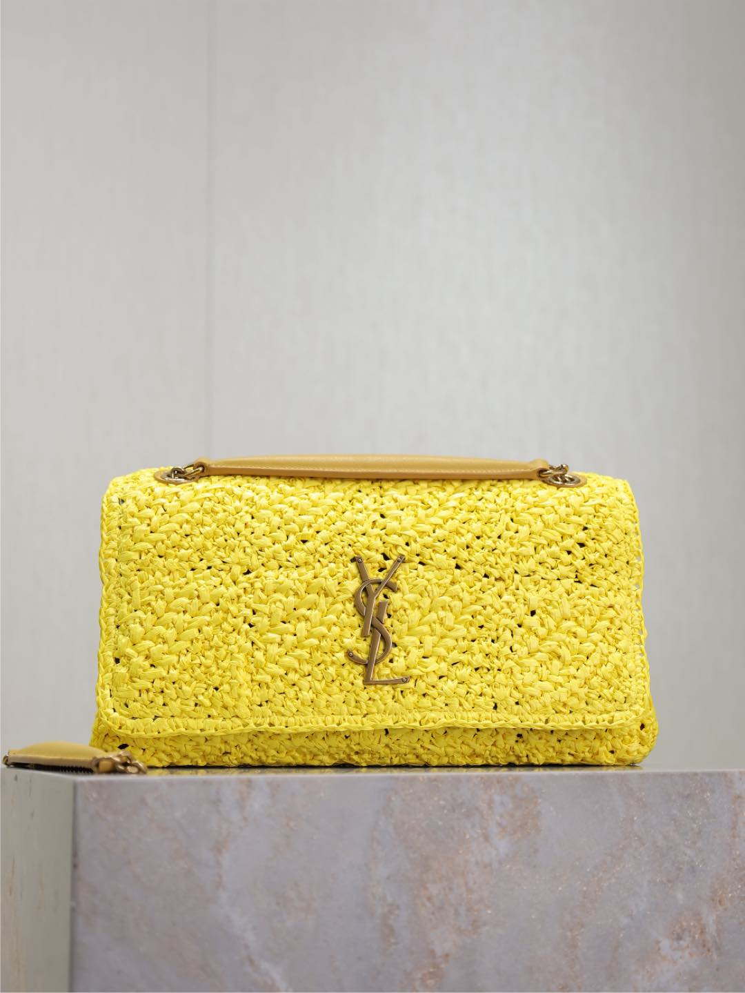 YSL  00579