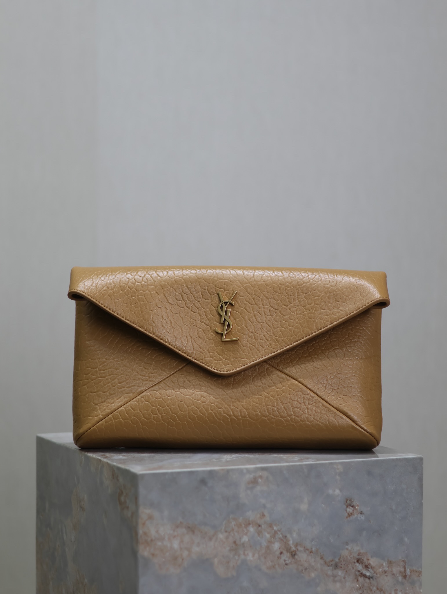 YSL  00579