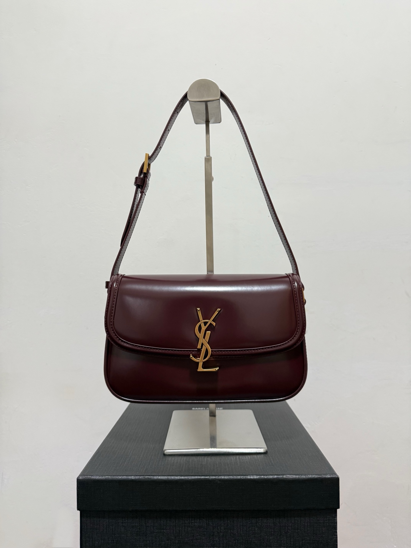 YSL  00639