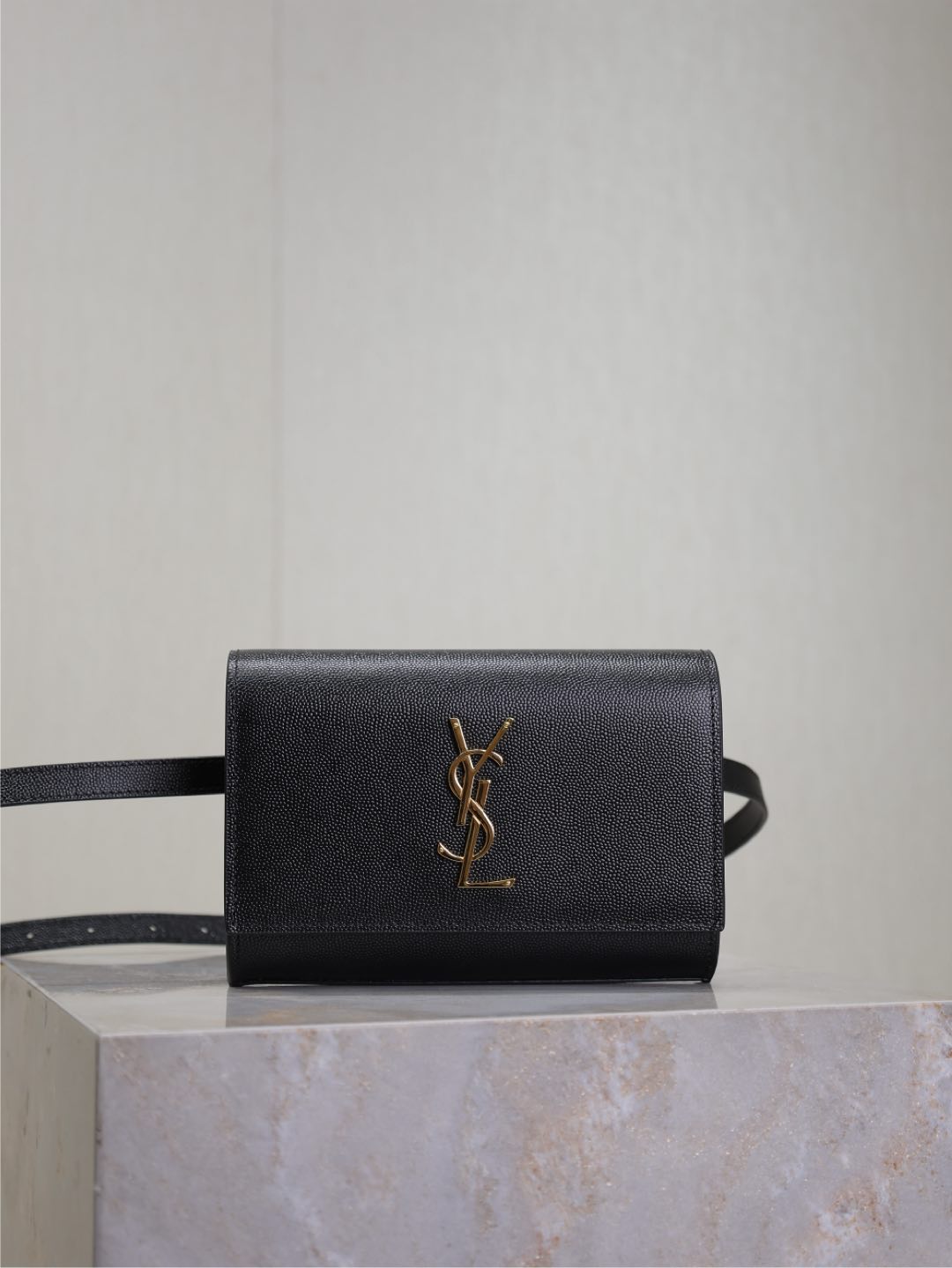 YSL 00689