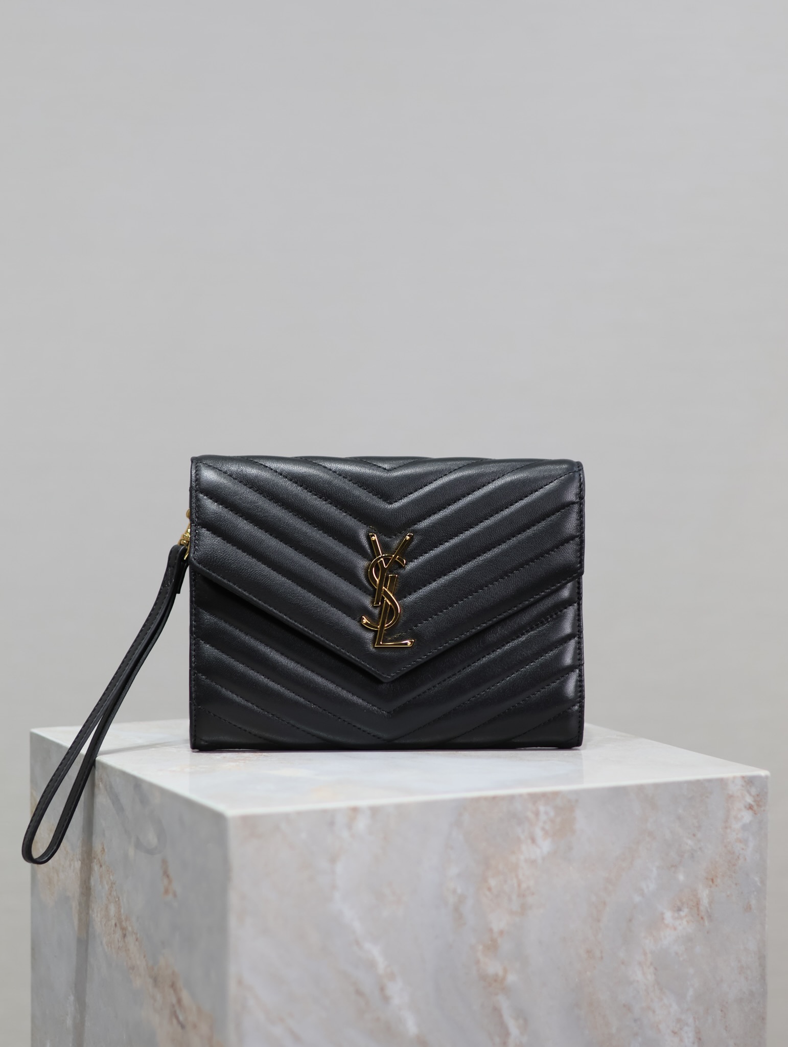 YSL 00739