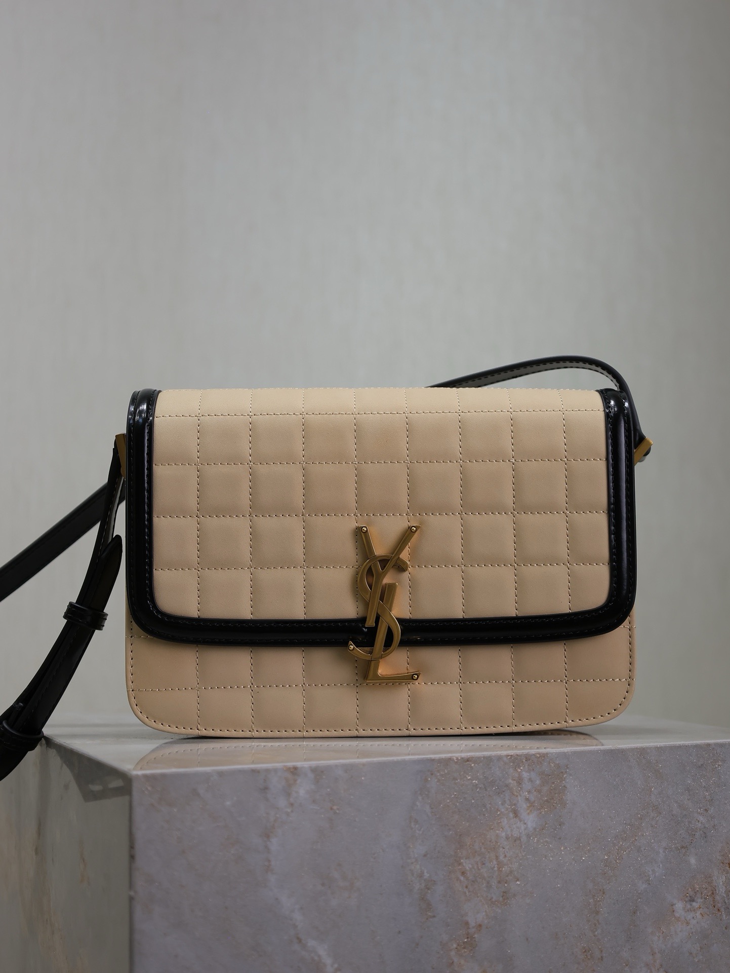 YSL 01779
