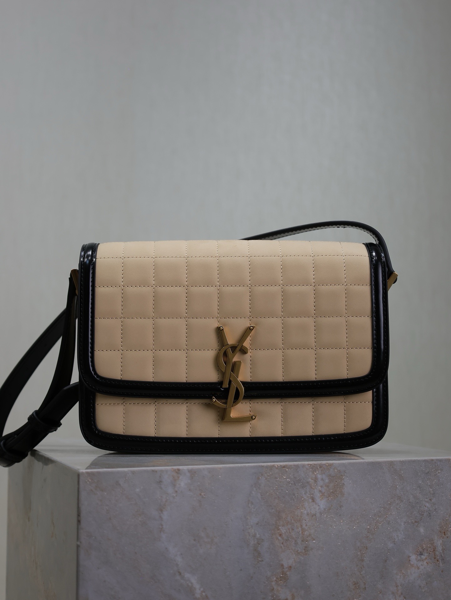 YSL 01799