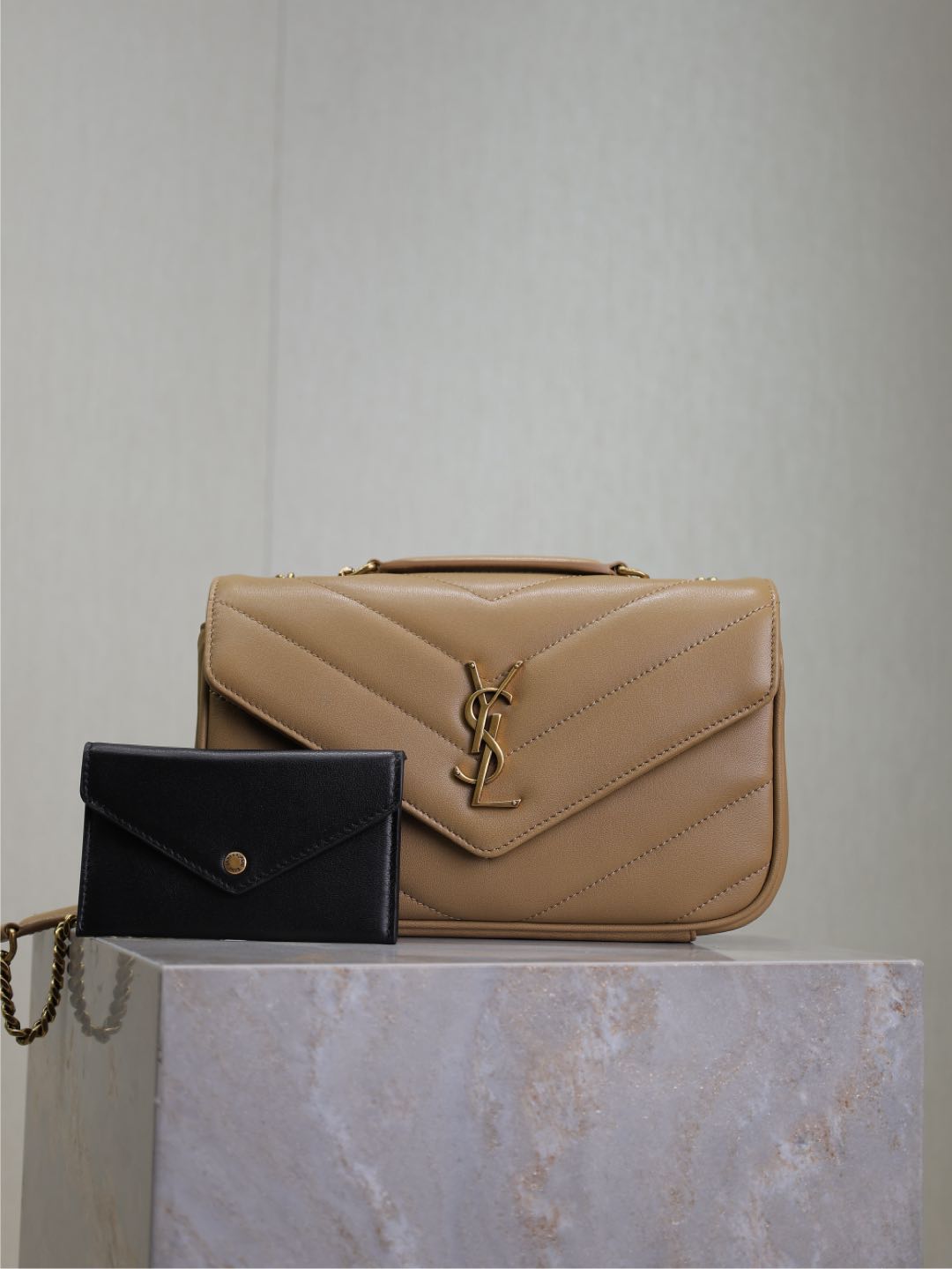 YSL 02079