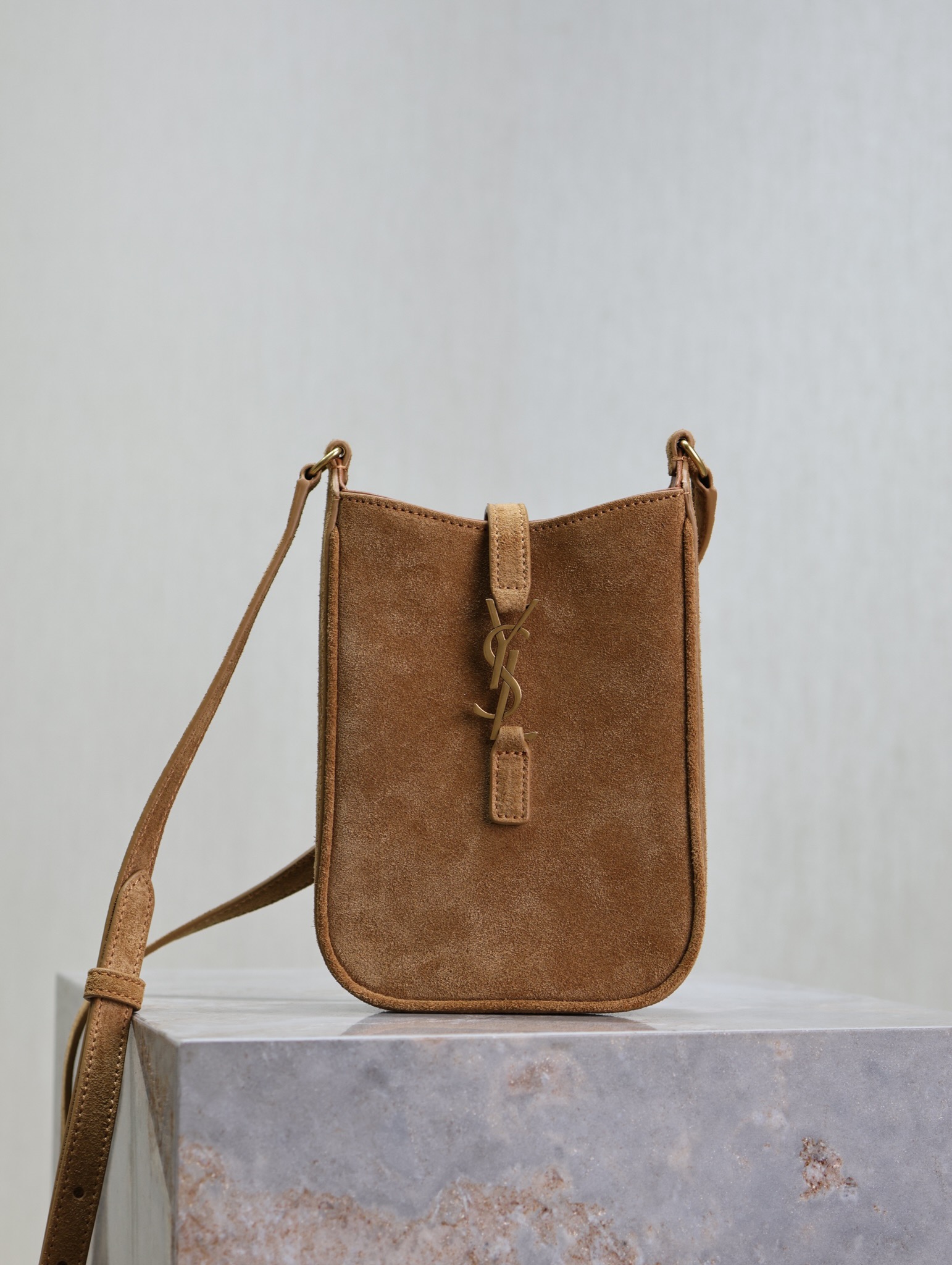 YSL 02209