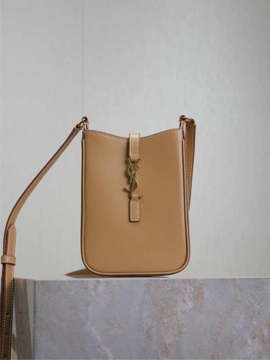 YSL 02239