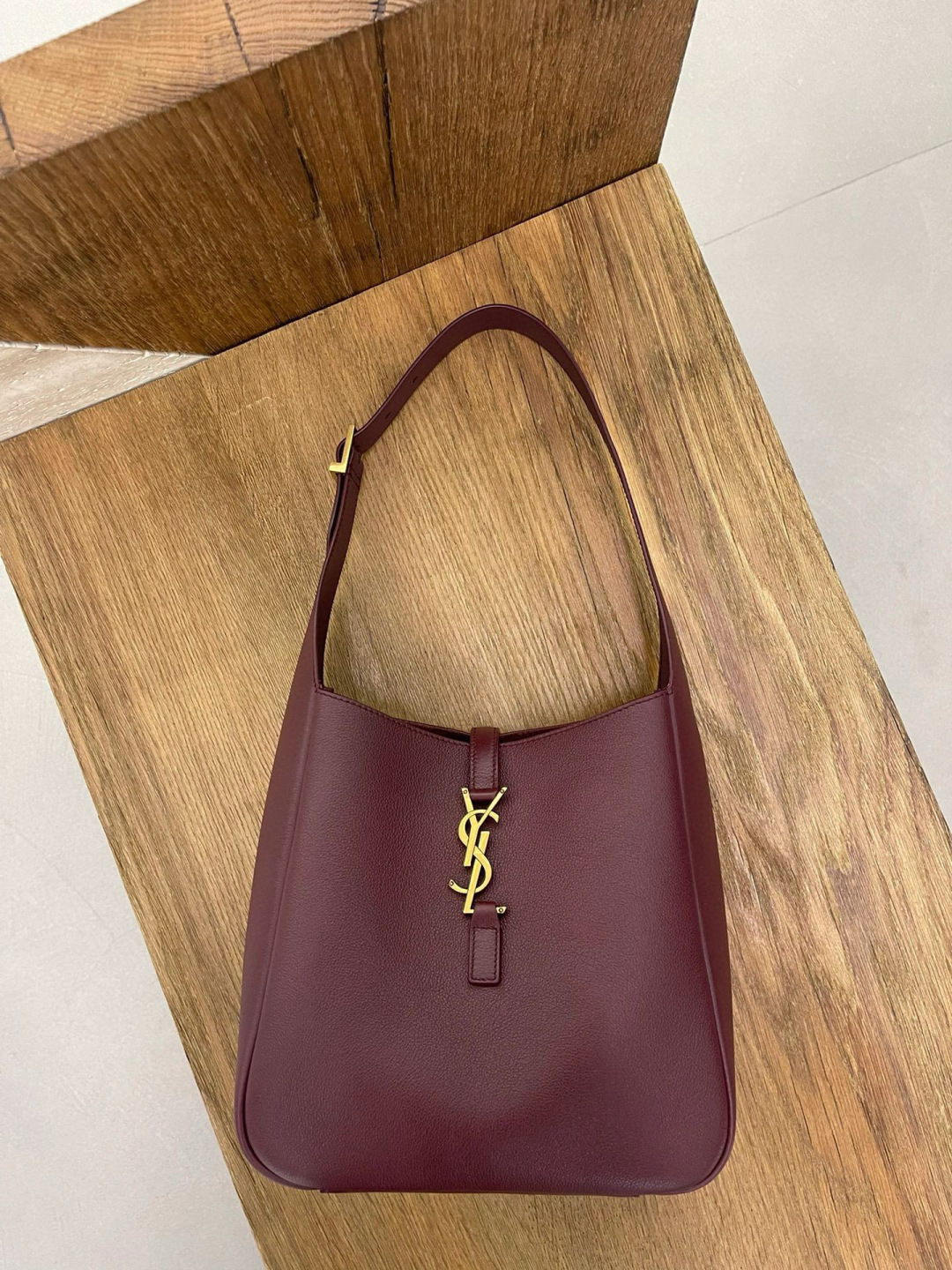 YSL  02689