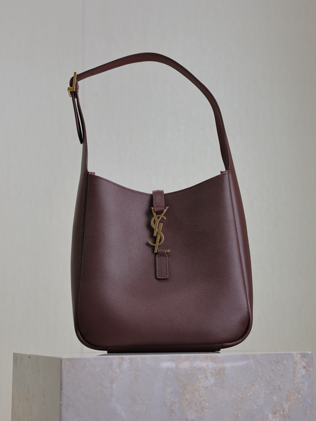 YSL  02708