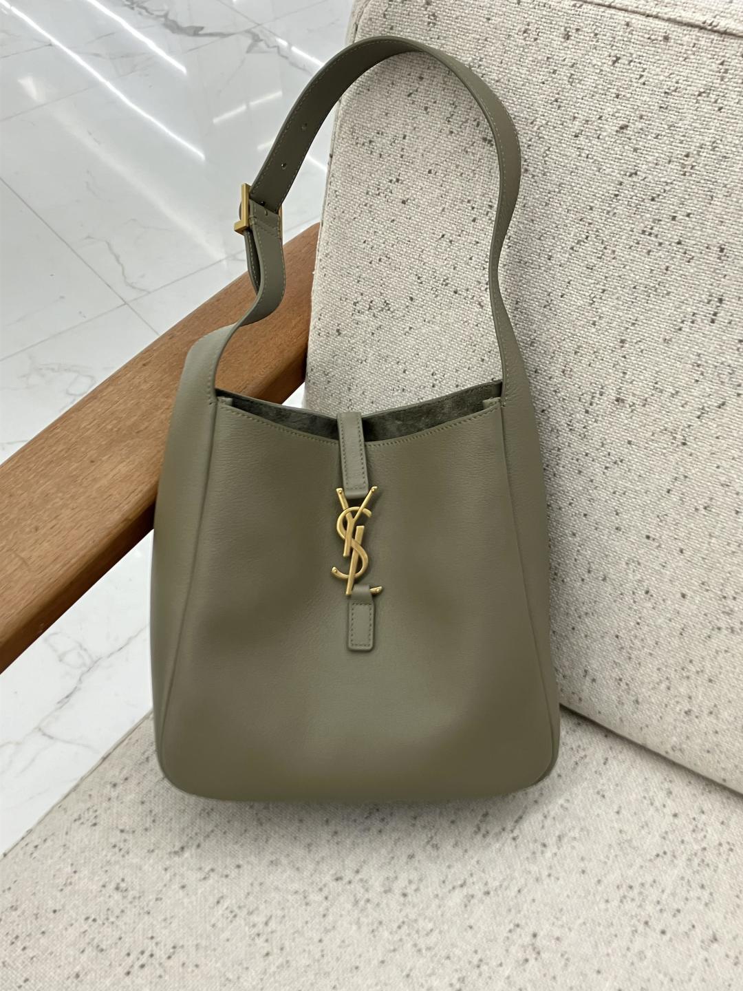 YSL  02779