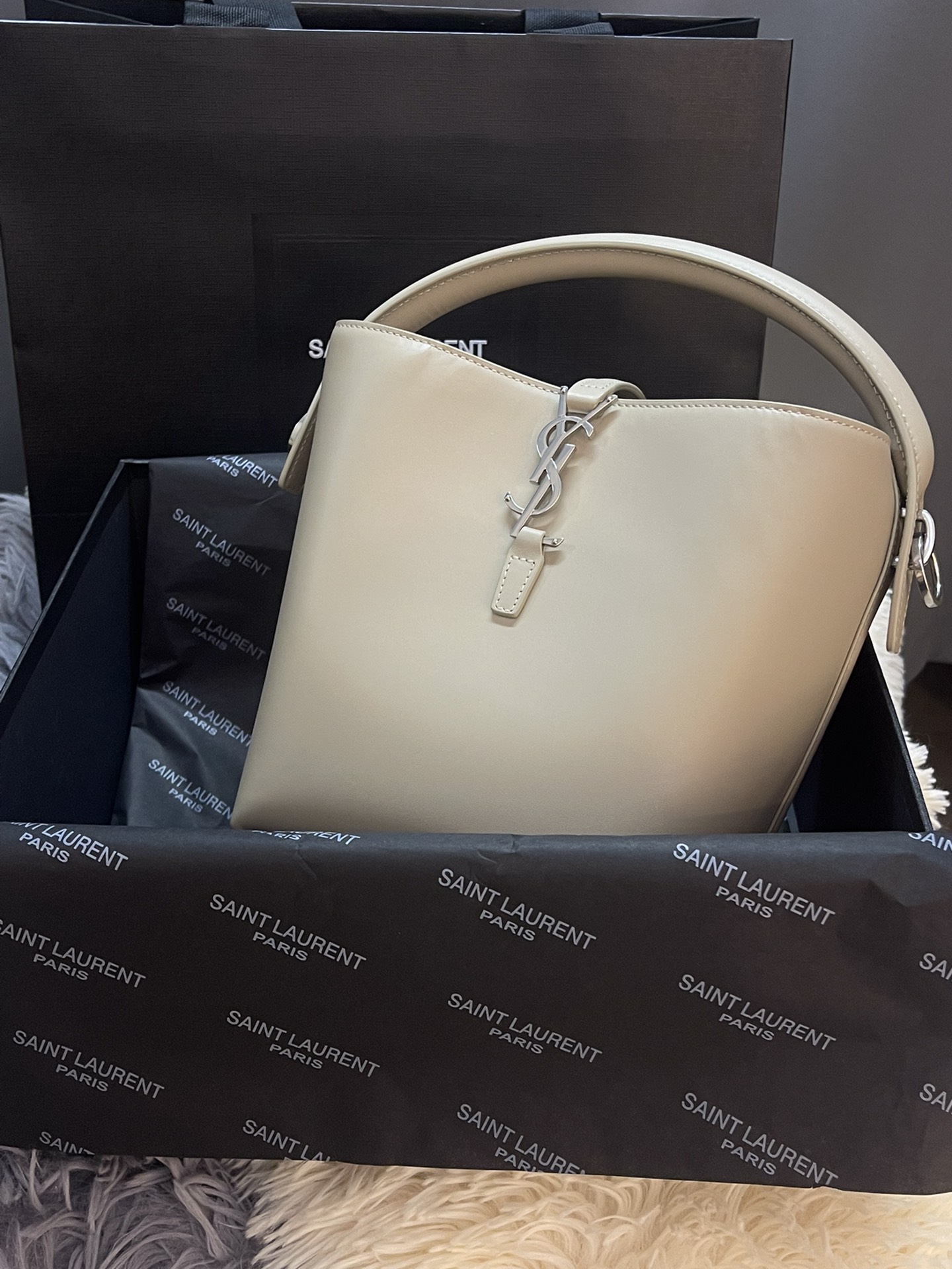 YSL  02779