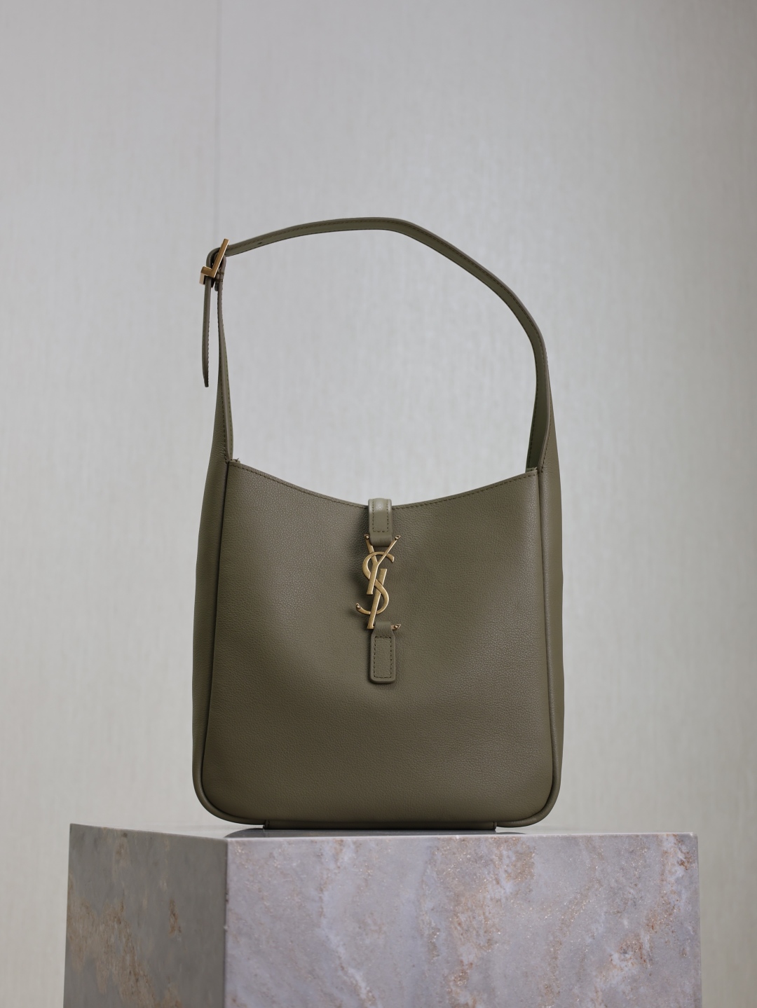 YSL  02799