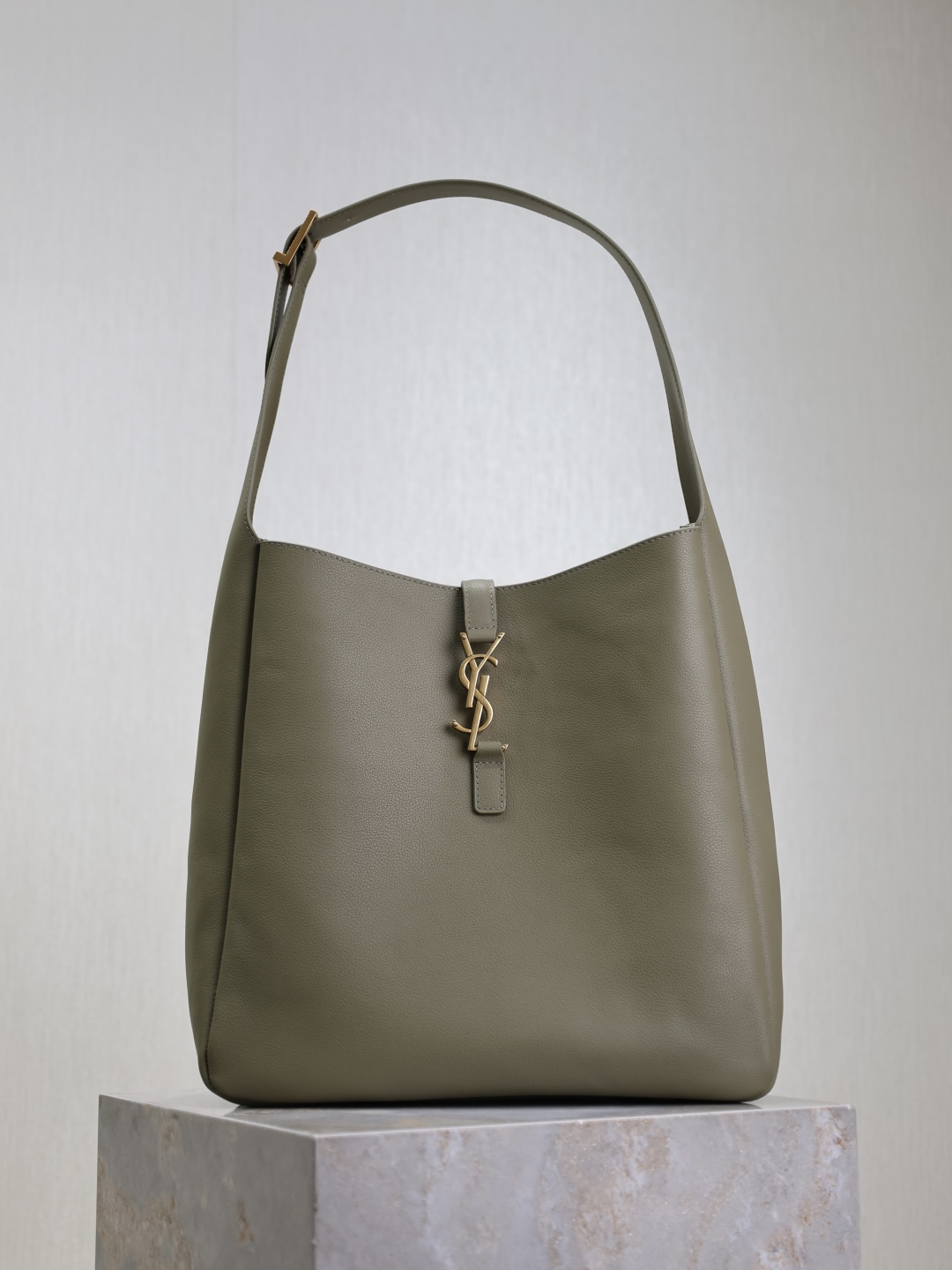 YSL  02819