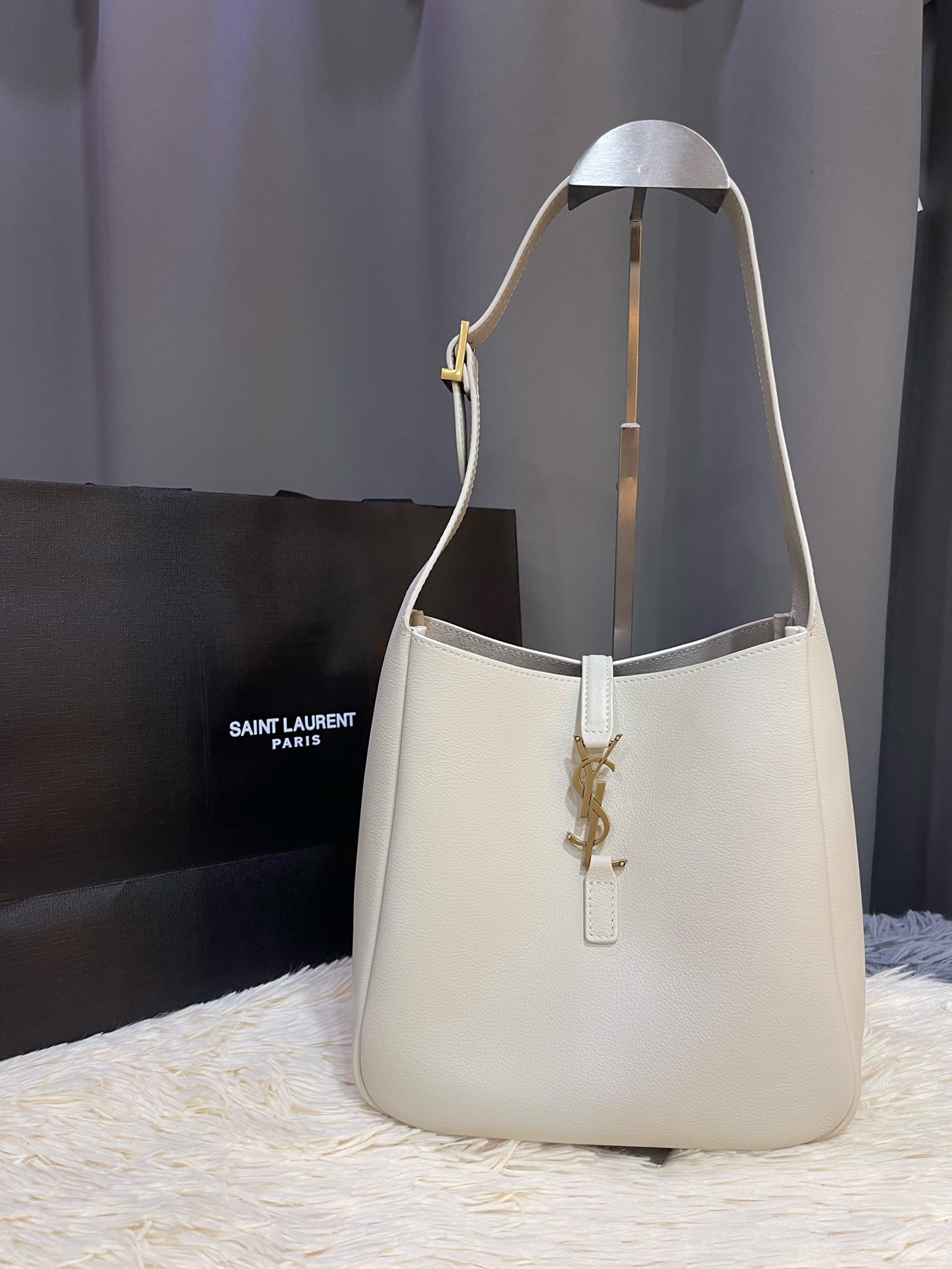 YSL  02877