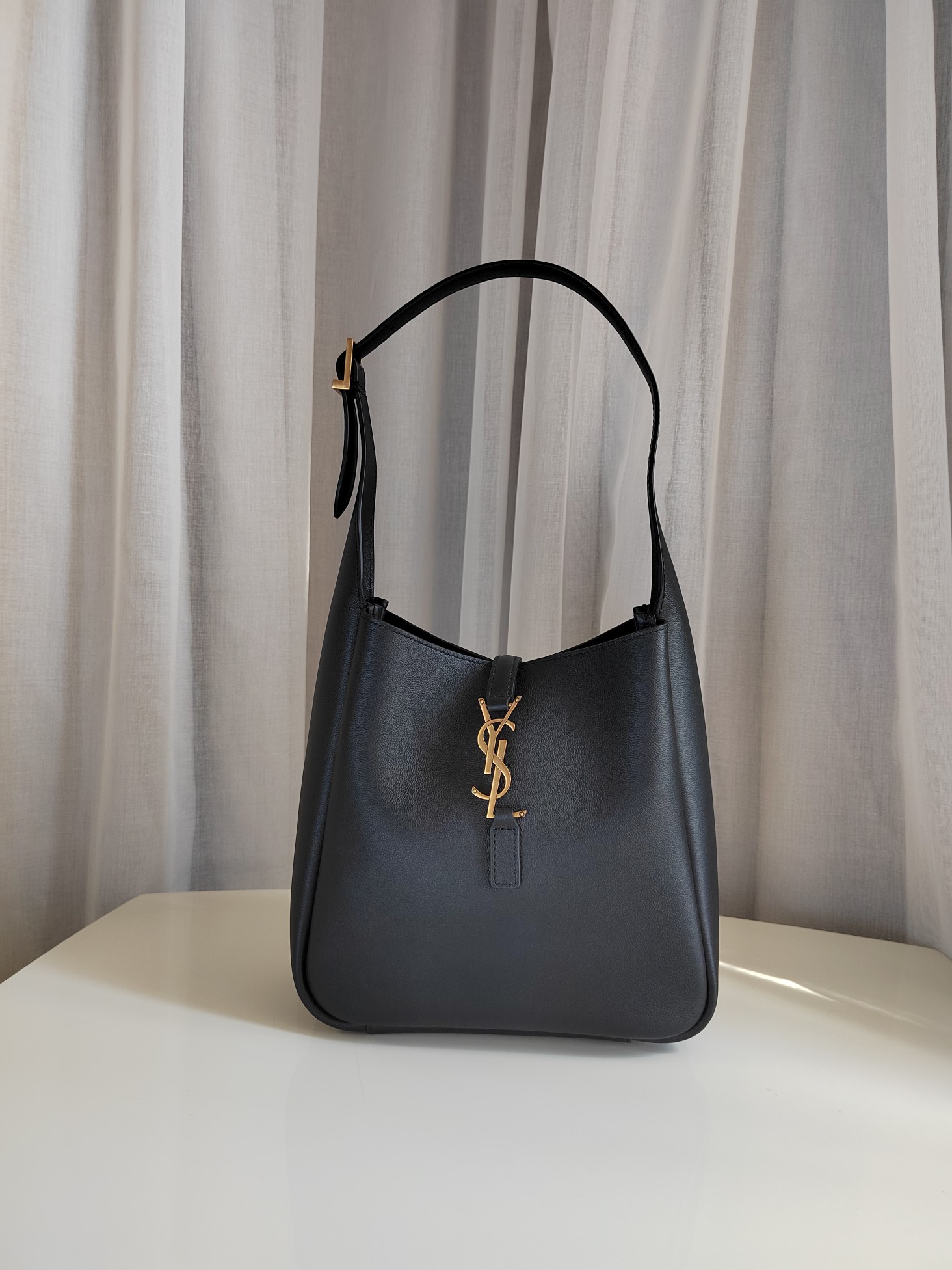 YSL  02899
