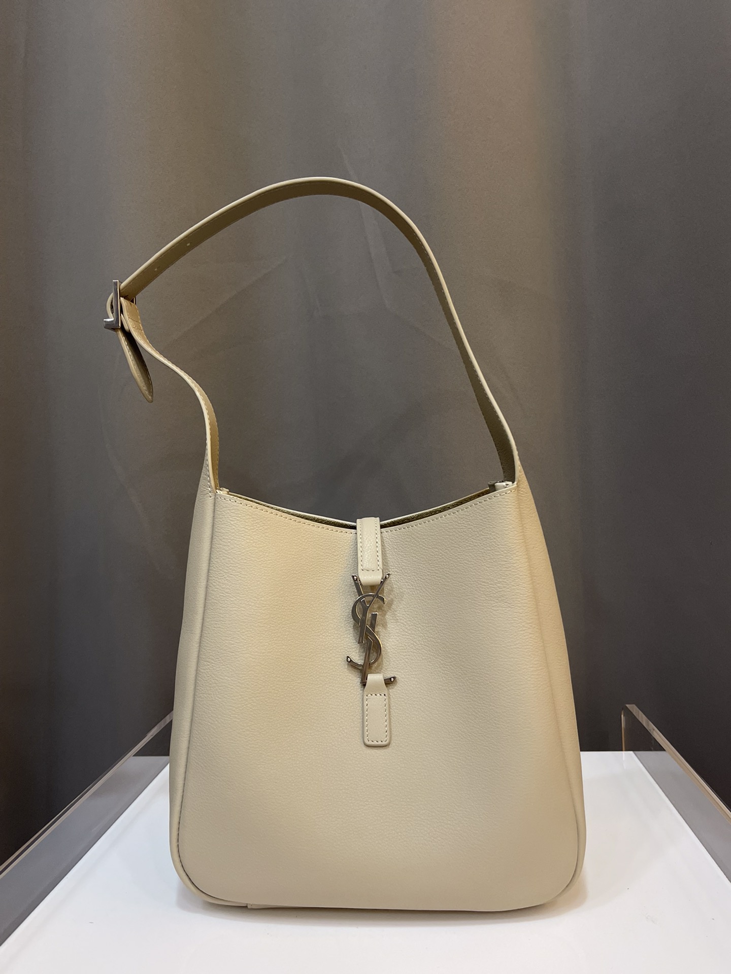 YSL  02909