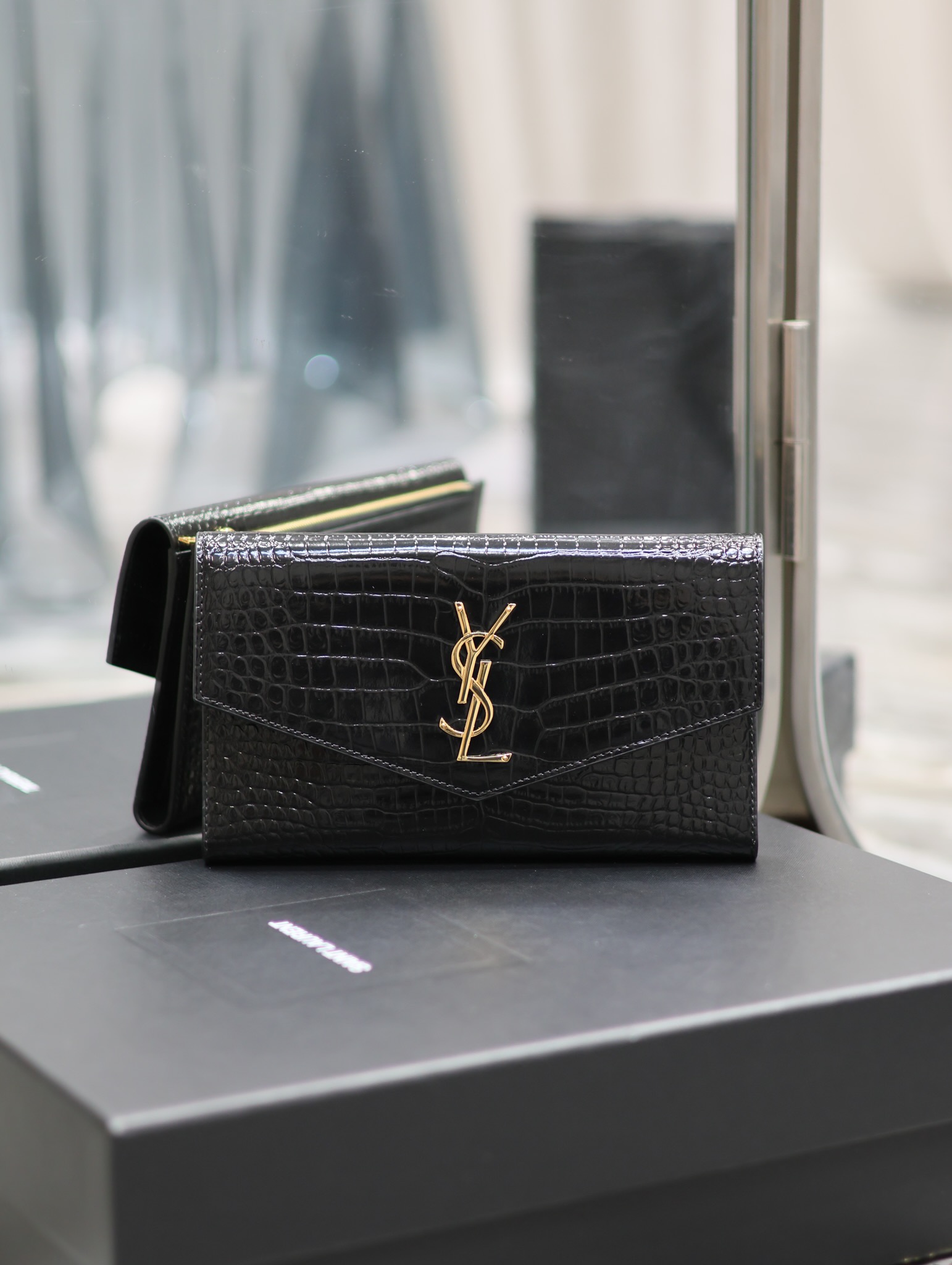 YSL 02949