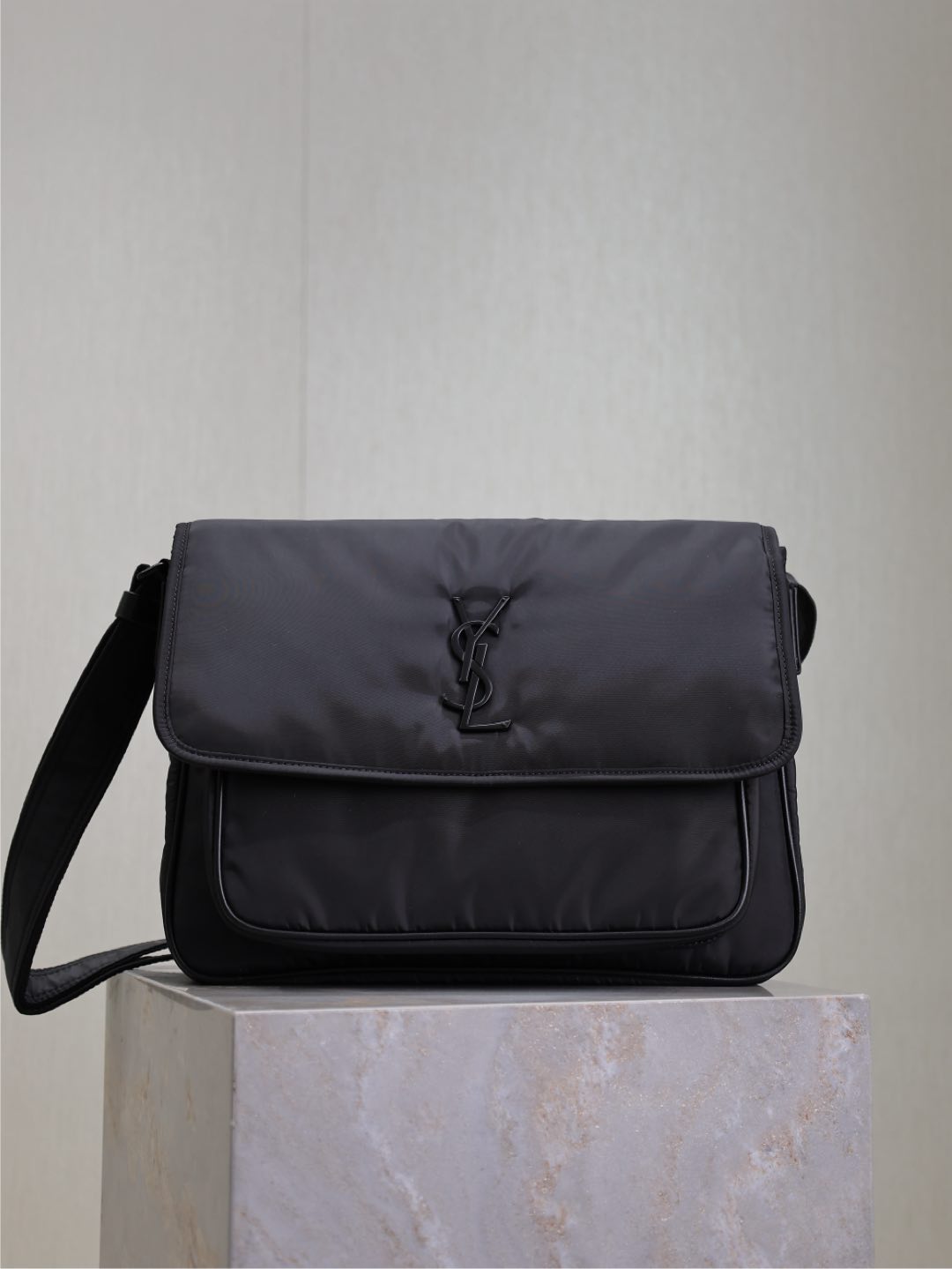 YSL  03779