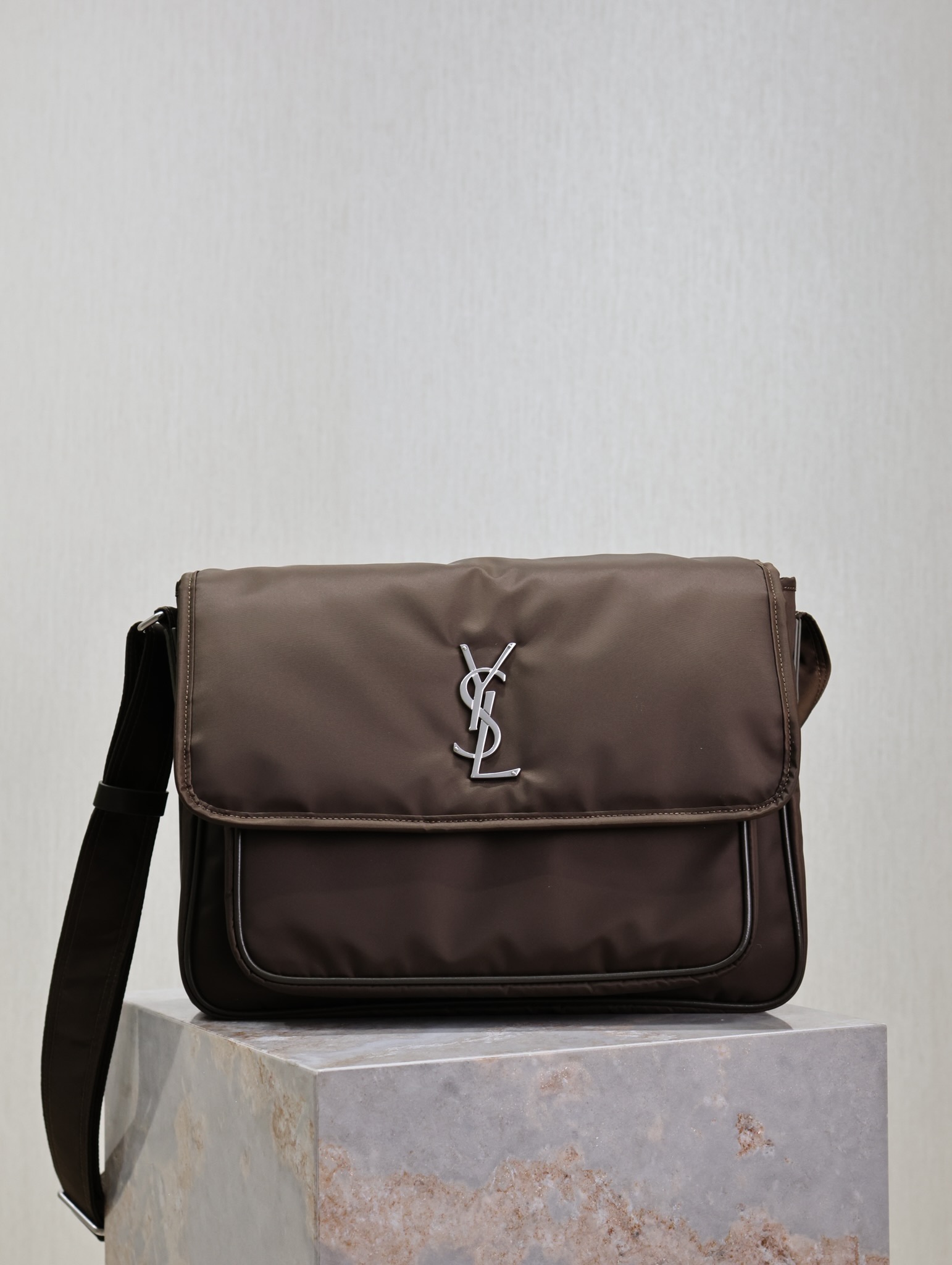 YSL  03799