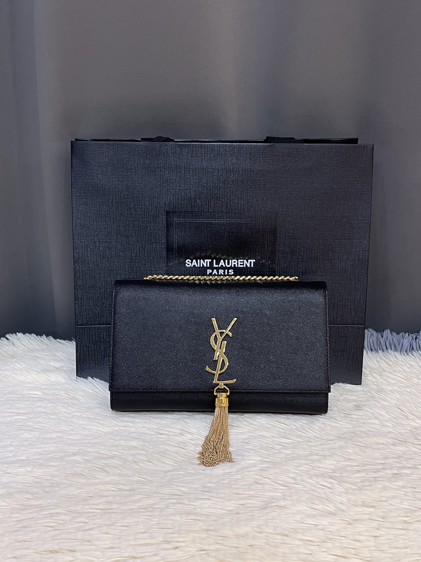YSL  04679